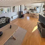 2 Bedroom Gorgeous In 別荘 *