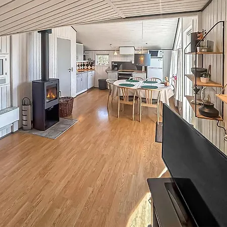 2 Bedroom Gorgeous In 別荘 *